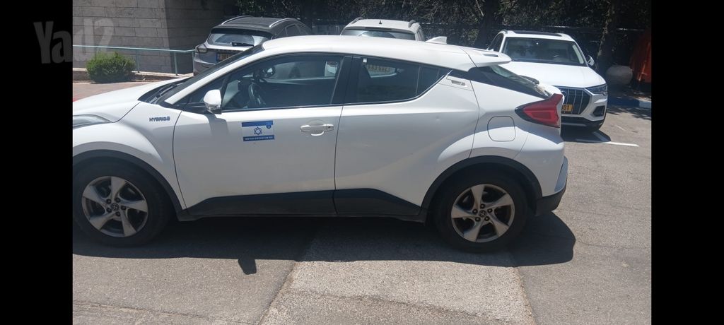 מודעת רכב טויוטה C-HR