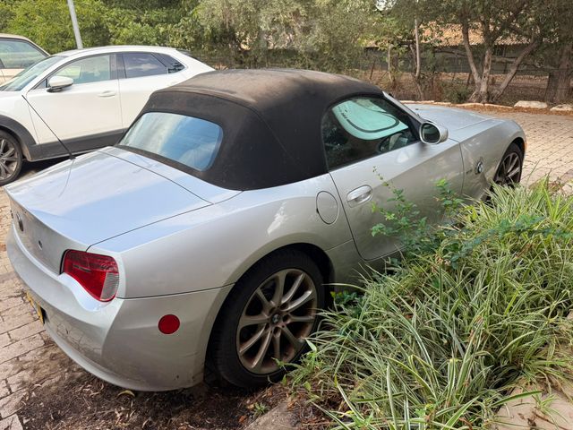 ב מ וו Z4