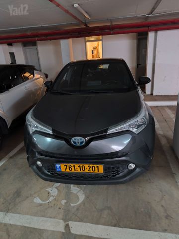 מודעת רכב טויוטה C-HR