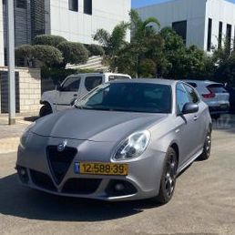 מודעת רכב אלפא רומיאו ג'ולייטה