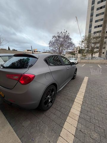 אלפא רומיאו ג'ולייטה