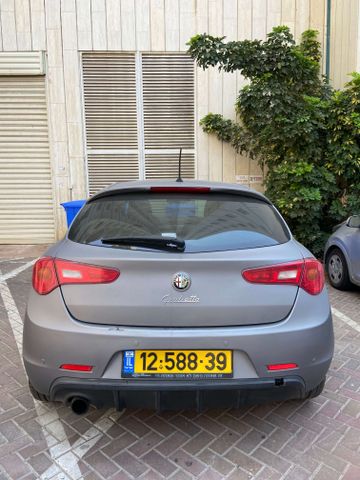 אלפא רומיאו ג'ולייטה