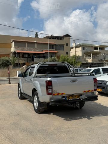 איסוזו די-מקס