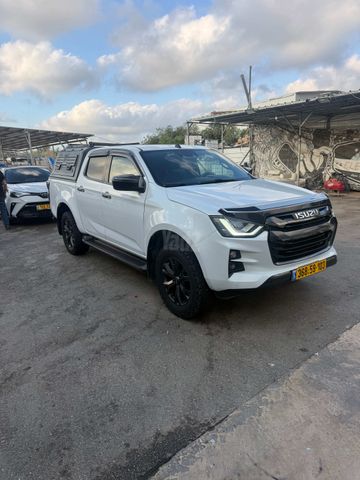 איסוזו די-מקס