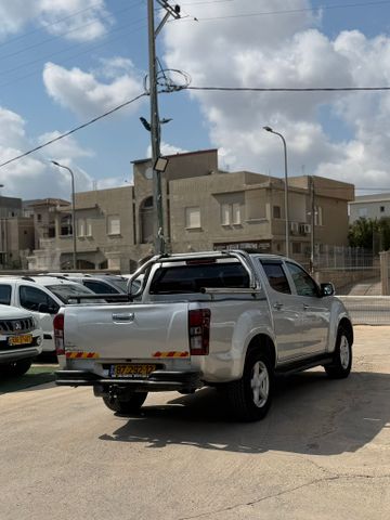 איסוזו די-מקס