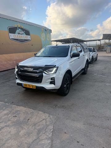 איסוזו די-מקס