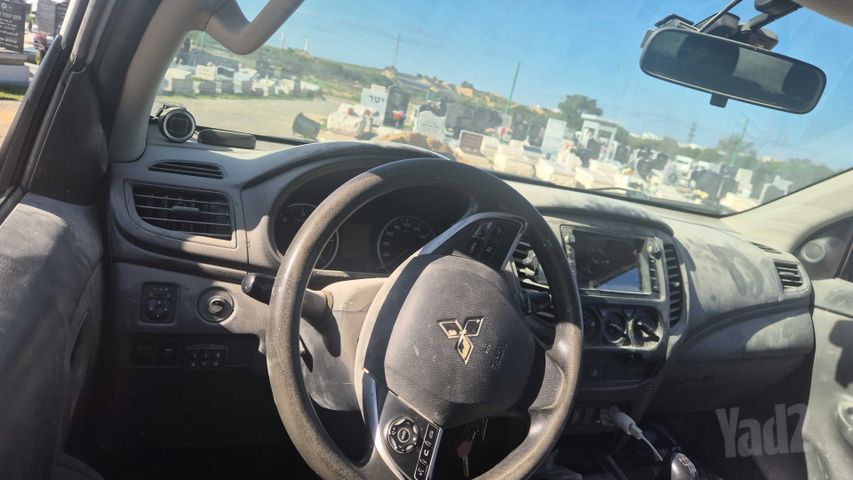 מיצובישי טרייטון / L200