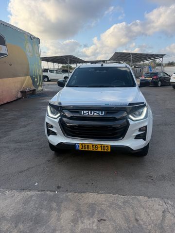 איסוזו די-מקס