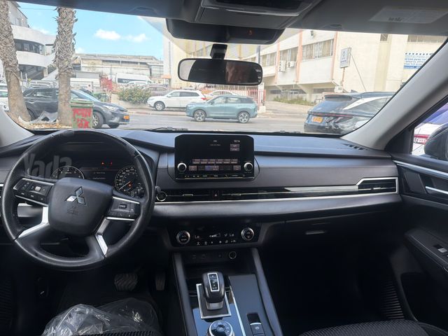 מיצובישי אאוטלנדר