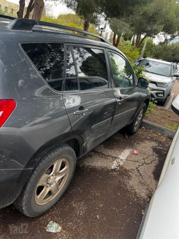 טויוטה RAV4