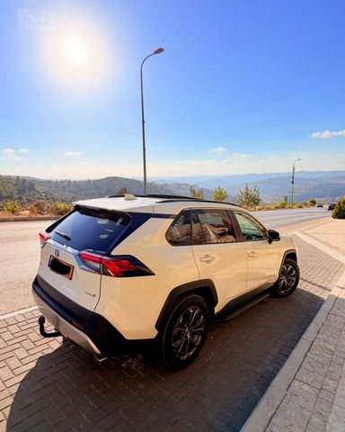 טויוטה RAV4