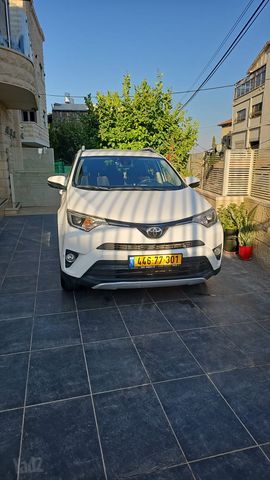 טויוטה RAV4