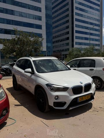 ב מ וו X1