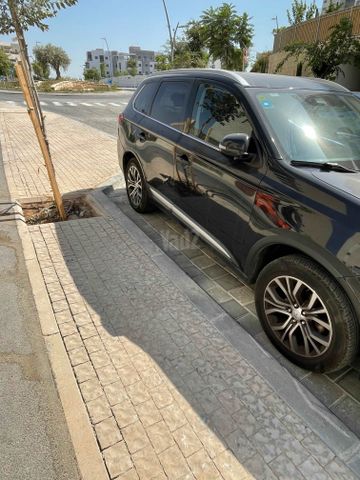 מיצובישי אאוטלנדר