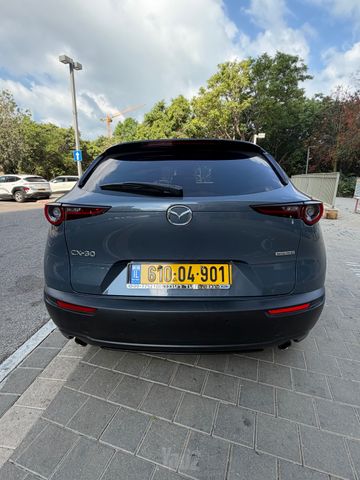 מודעת רכב מאזדה CX-30
