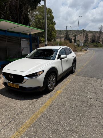 מודעת רכב מאזדה CX-30