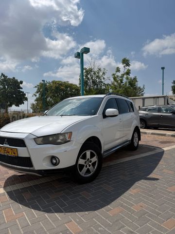 מיצובישי אאוטלנדר