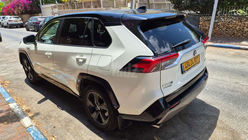 טויוטה RAV4