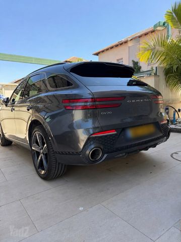 מודעת רכב ג'נסיס GV70
