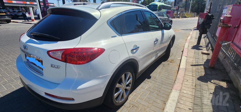 אינפיניטי EX37