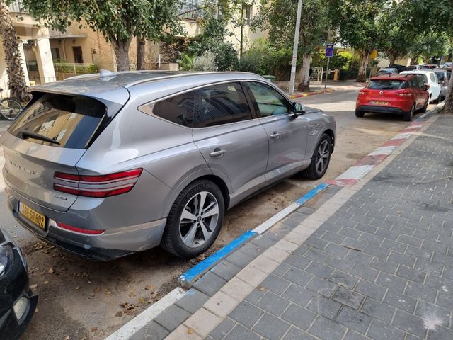ג'נסיס GV80