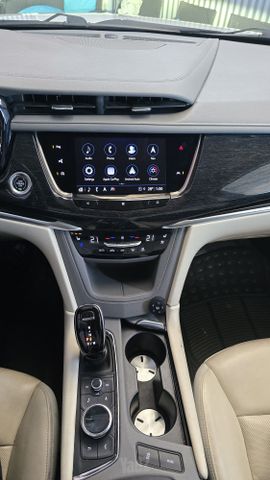 קאדילק XT6