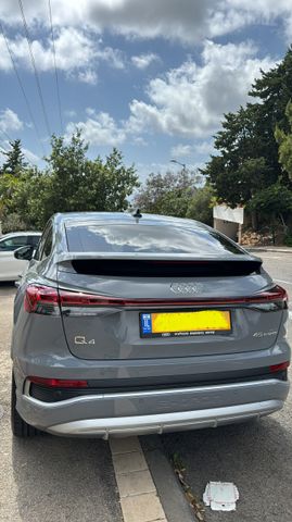 מודעת רכב אאודי Q4 e-tron