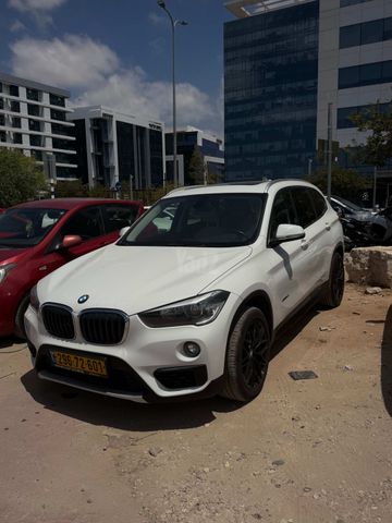 ב מ וו X1