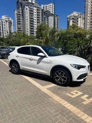 מודעת רכב אלפא רומיאו סטלביו