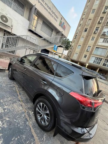 טויוטה RAV4