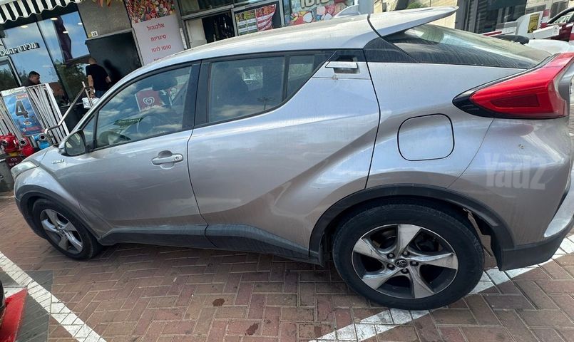 מודעת רכב טויוטה C-HR