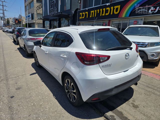 מודעת רכב מאזדה 2