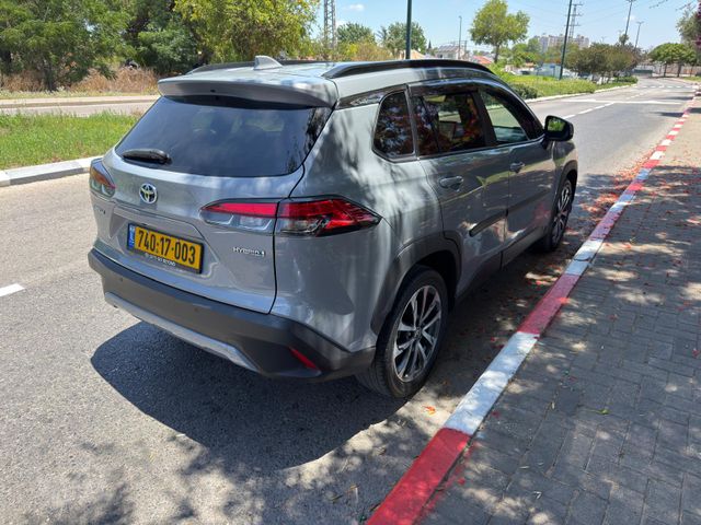 טויוטה קורולה קרוס