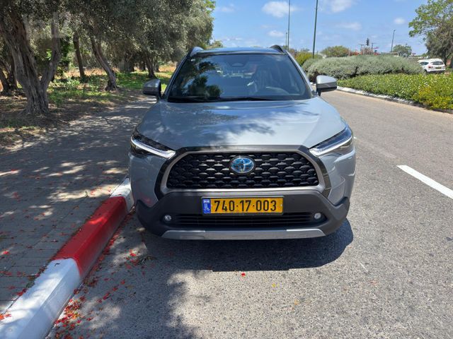 טויוטה קורולה קרוס