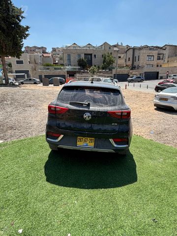 אם ג'י ZS