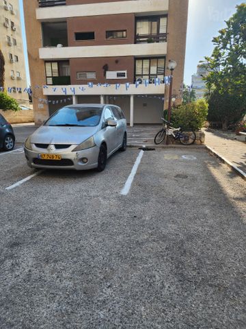 מודעת רכב מיצובישי גרנדיס