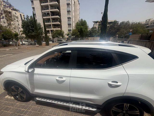 אם ג'י ZS