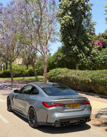 ב מ וו M4