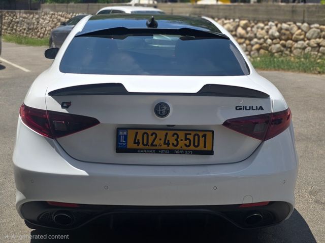 אלפא רומיאו ג'וליה