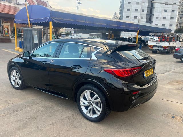 אינפיניטי Q30