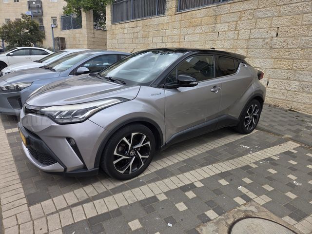 מודעת רכב טויוטה C-HR