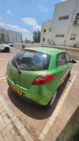 מודעת רכב מאזדה 2
