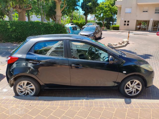 מודעת רכב מאזדה 2