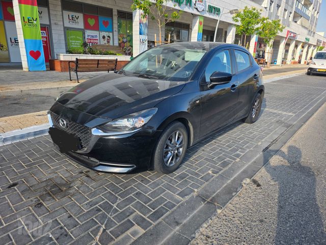 מודעת רכב מאזדה 2