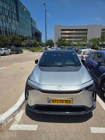 טויוטה bZ4X