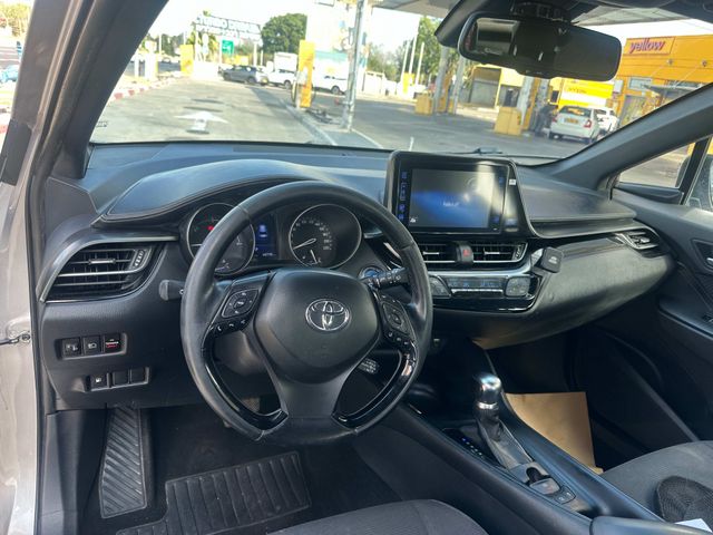 מודעת רכב טויוטה C-HR