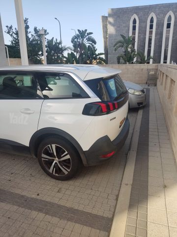 פיג'ו 5008