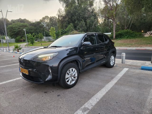 טויוטה יאריס קרוס