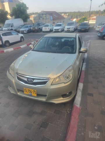 סובארו B4/לגאסי