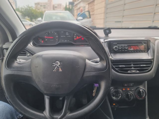 פיג'ו 208